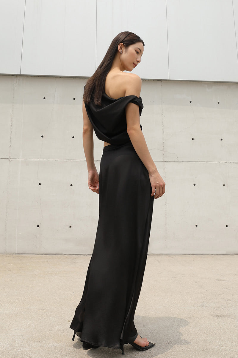 Asymmetric Twisted Top | Black